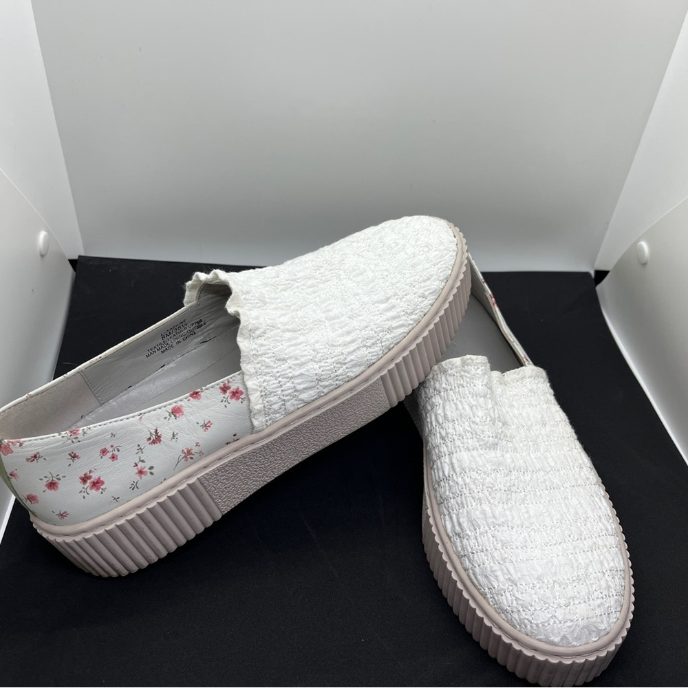 Lori Goldstein Off White Eyelet Floral Sabrine Slip On Sneakers